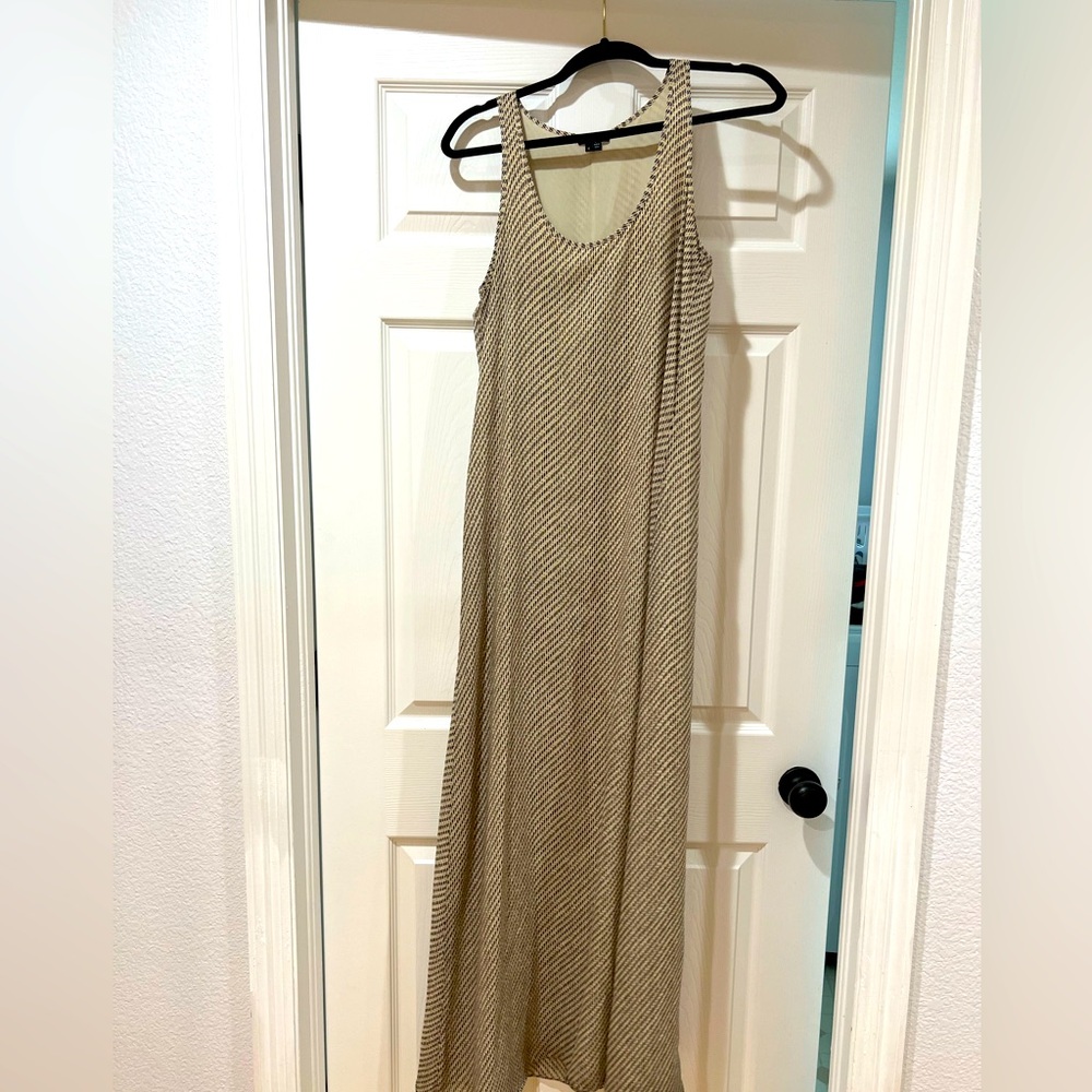 woman’s Theory long sun dress size 4